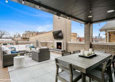 2107 North Kenmore Avenue